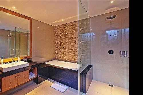 Lasanti Villas & Spa Seminyak Kuta  4*, Kuta (Bali)